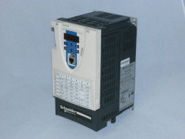Частотний перетворювач SCHNEIDER, 2.2 кВт, 3-фазний, ME4U22AAA. Вживаний