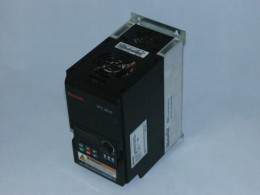 Частотний перетворювач REXROTH, 2.2 кВт, 3-фазний, VFC3610-2K20-3P4-MNA-7P. Вживаний