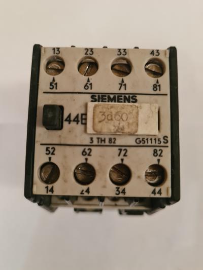 Siemens 3TH82. Контактор на 16А з котушкою на 220В. Вживаний