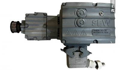 SEW-EURODRIVE R17-DRS71M4/MM07/IV/LN. Motor reducer. Used