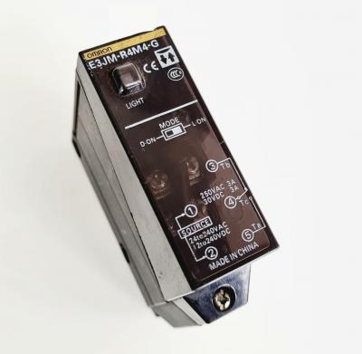 Omron E3JM-R4M4-G. Багатонапружний фотоелектричний датчик у пластиковому корпусі з функцією таймера.  Вживаний