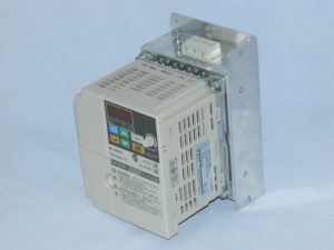 Частотний перетворювач OMRON, 0.37 кВт, 3-фазний, CIMR-V7AZ40P2. Вживаний