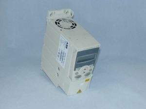 Частотний перетворювач ABB, 1.5 кВт, 3-фазний, ACS350-03E-04A1-4. Вживаний