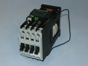 Контактор SIEMENS, 4кВт, 3TF3001-0B. Вживаний