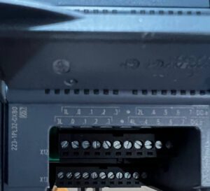 Siemens 223-1PL32-0XB0. Модуль з цифровими входами та виходами. Вживаний